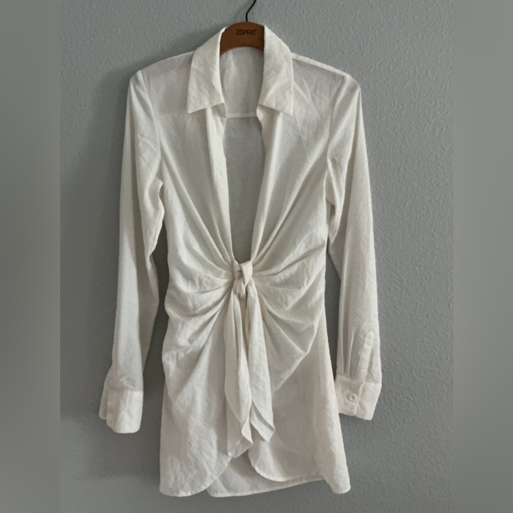 Choose Crosby mini white draped dress. Classic and fun size 4